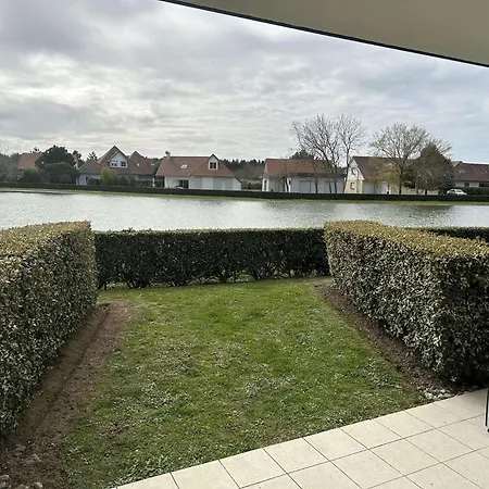 En Rez-de-chaussee Face Au *